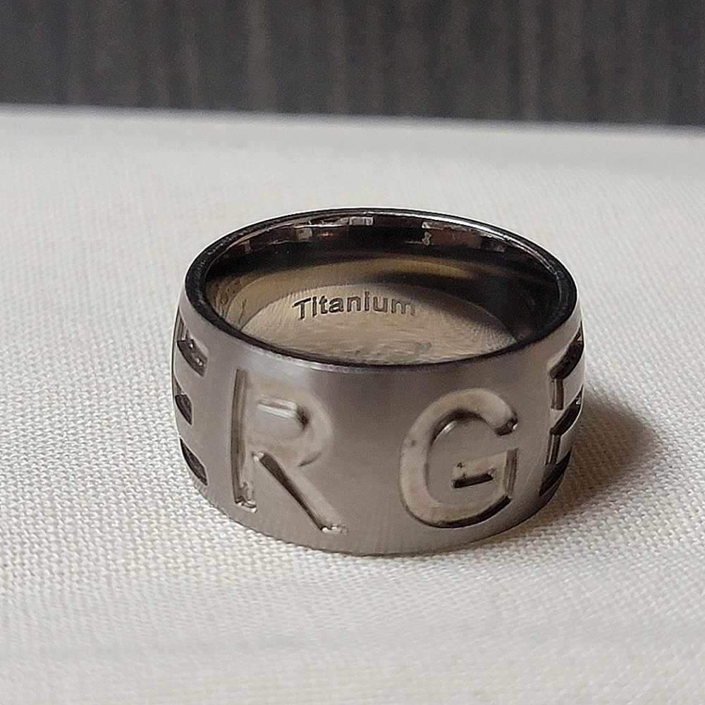 Titanium Unisex Wedding Engagement Band  Wide band RGEDELBE Script Size 6